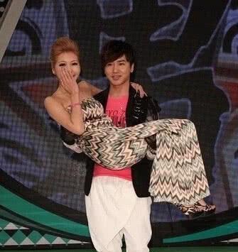 娱乐吃瓜君选秀明星,娱乐吃瓜君带你揭秘娱乐圈的璀璨星途